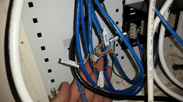 Danger of loose wiring connection